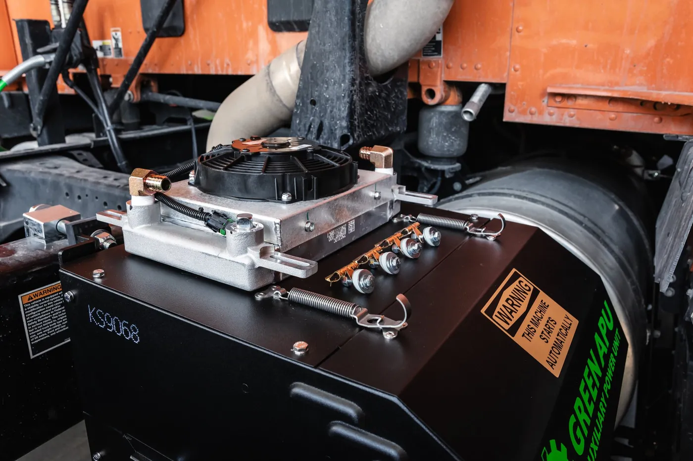 A Green APU with the cover off, showing serviceable standard components